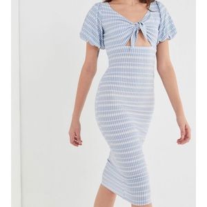 UO Picnic In The Park Crinkle Tie-Front Midi Dress
